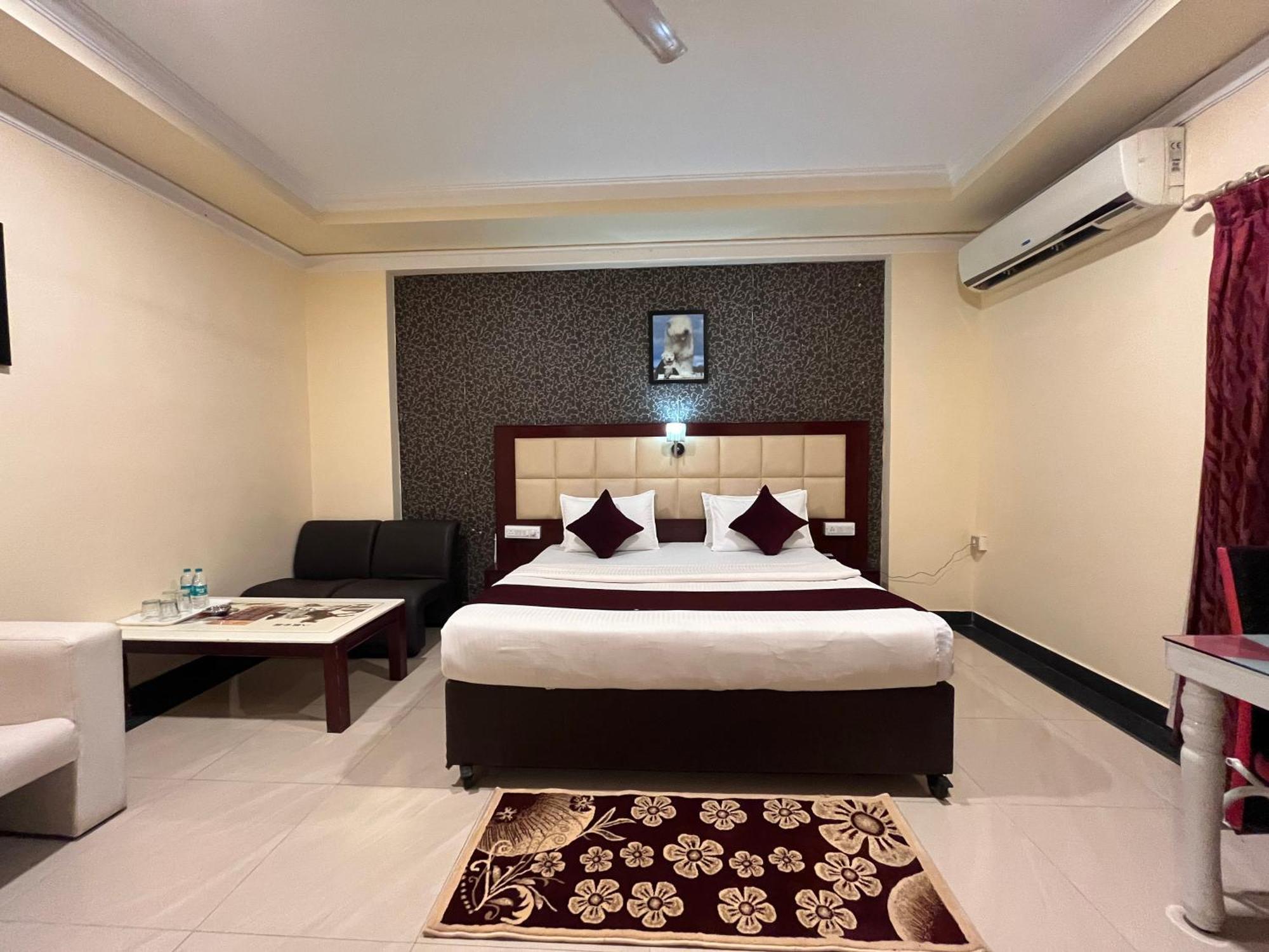 Ananya Comfortss Hospet Buitenkant foto