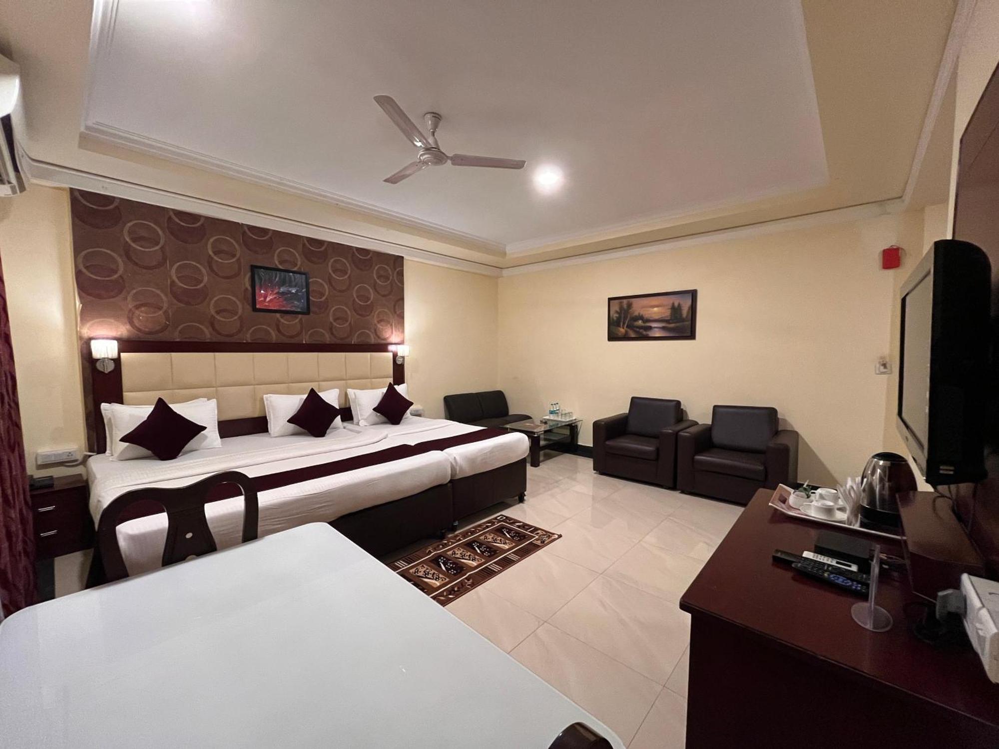 Ananya Comfortss Hospet Buitenkant foto