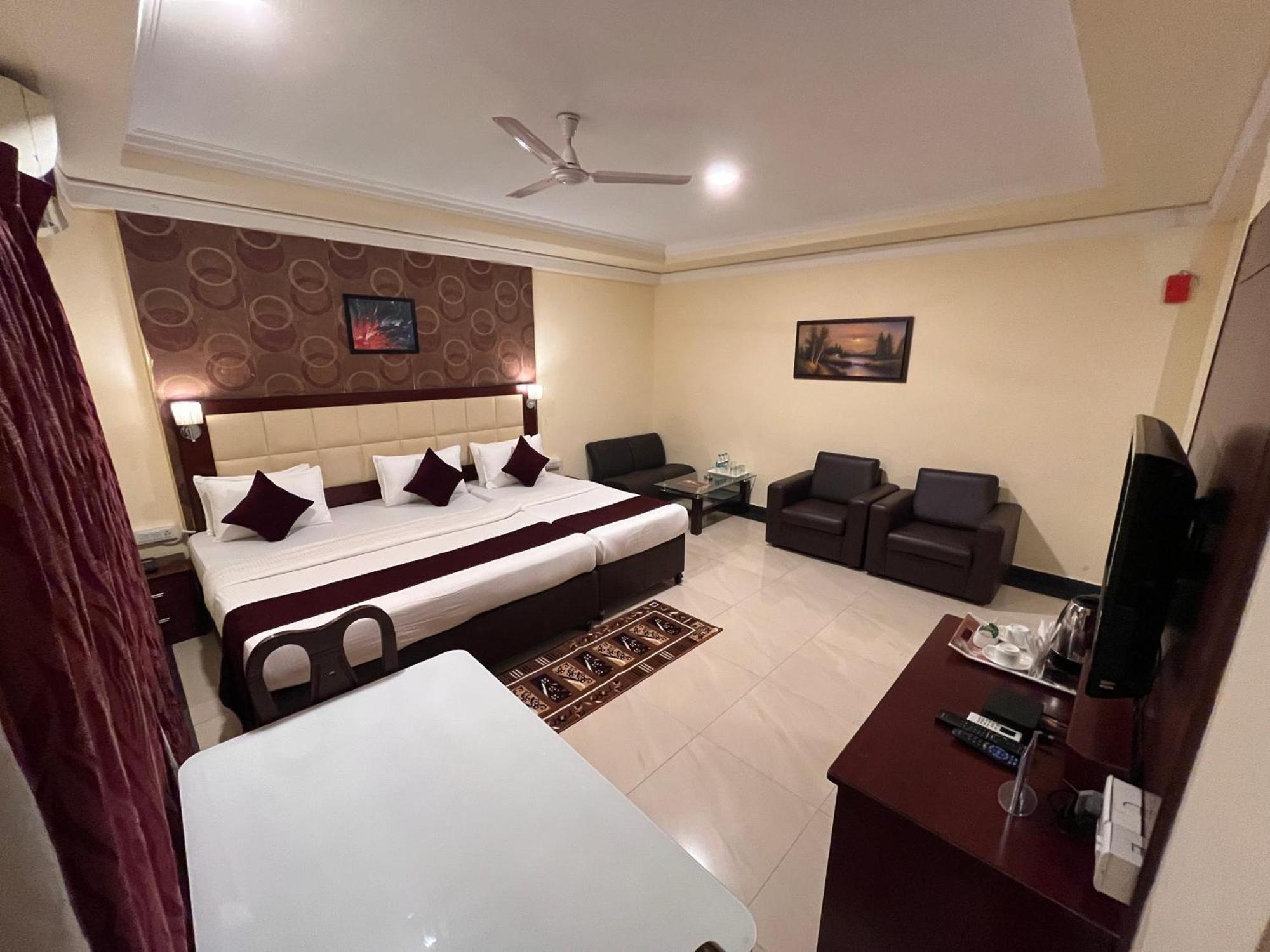 Ananya Comfortss Hospet Buitenkant foto