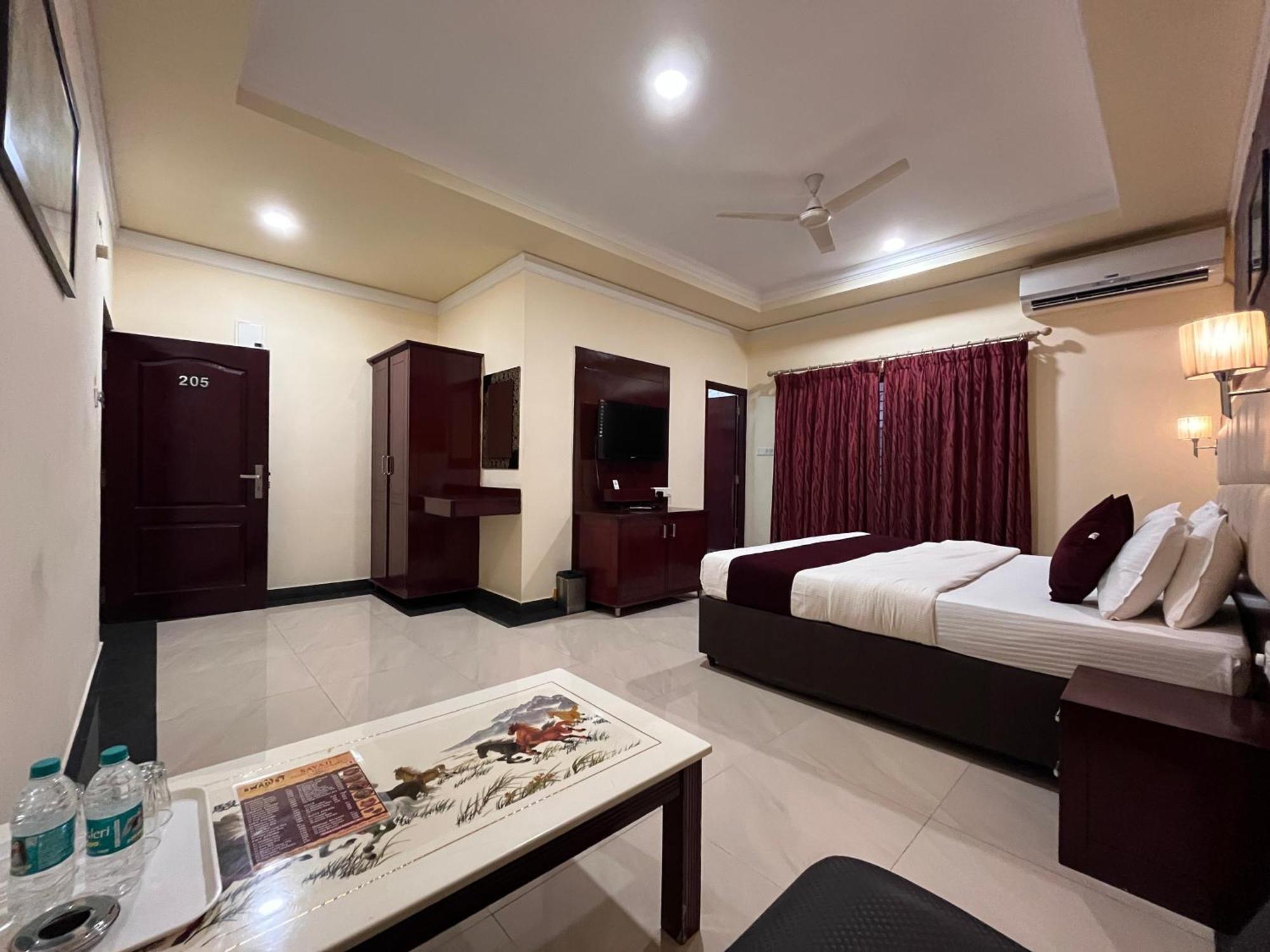 Ananya Comfortss Hospet Buitenkant foto