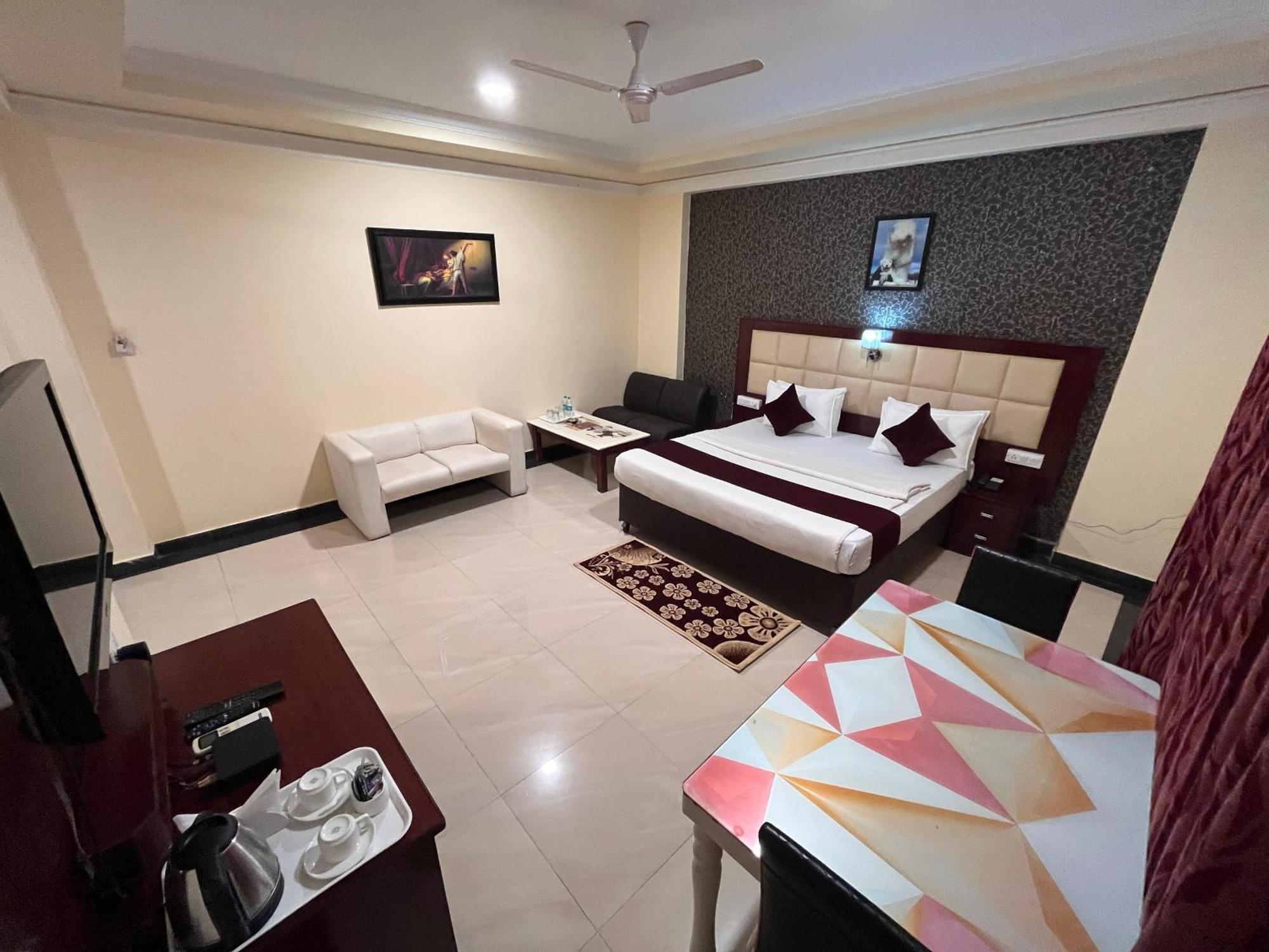 Ananya Comfortss Hospet Buitenkant foto