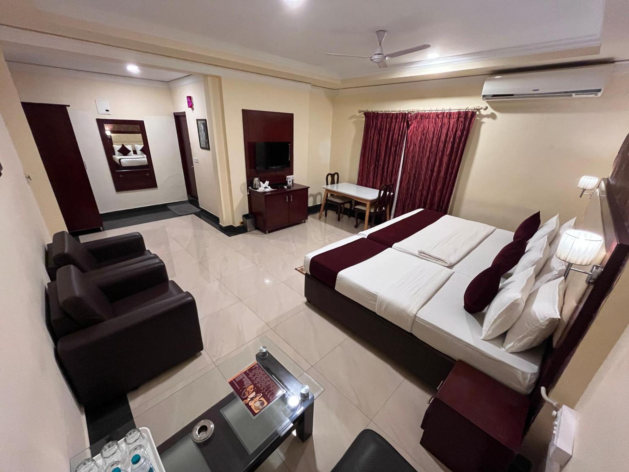 Ananya Comfortss Hospet Buitenkant foto