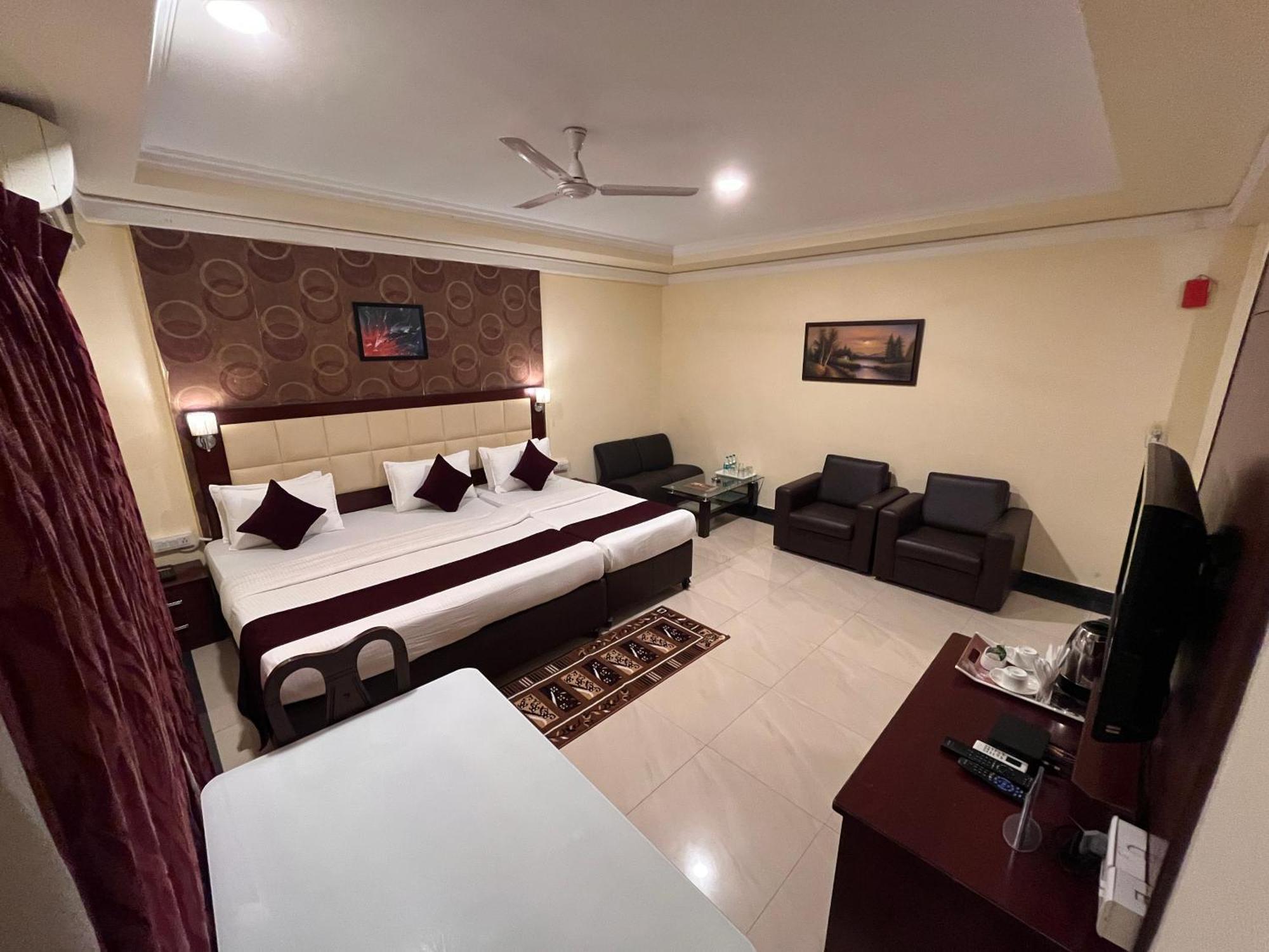 Ananya Comfortss Hospet Buitenkant foto