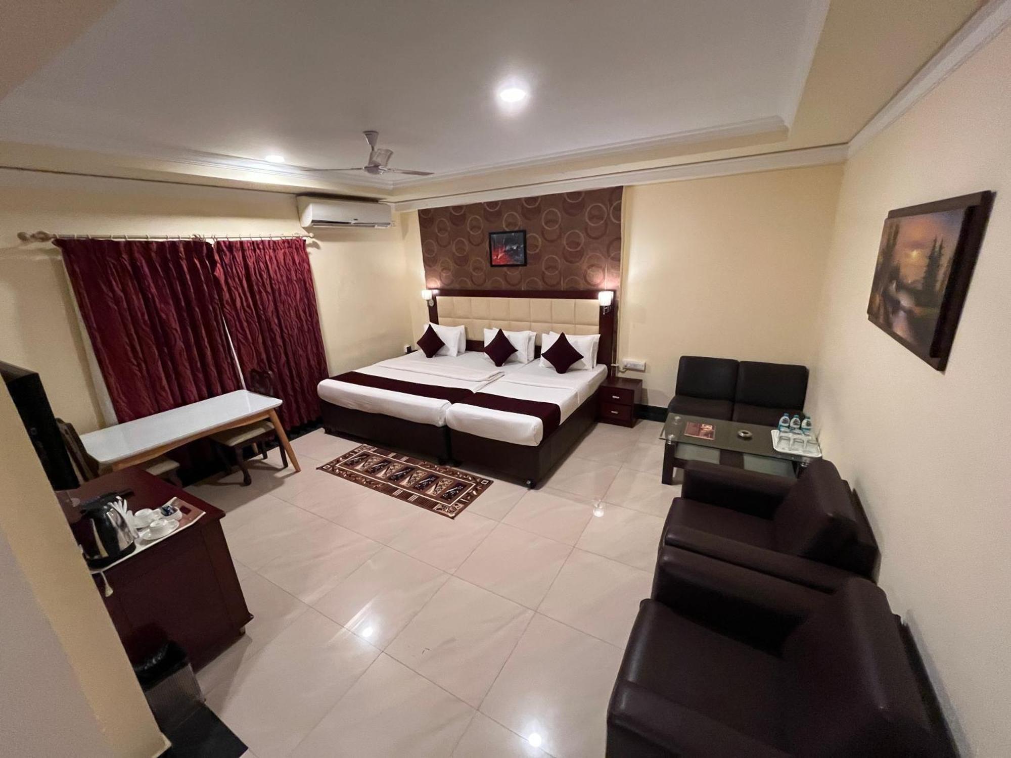 Ananya Comfortss Hospet Buitenkant foto