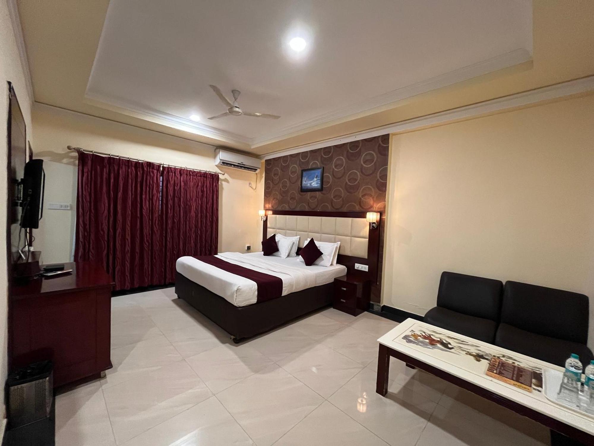 Ananya Comfortss Hospet Buitenkant foto