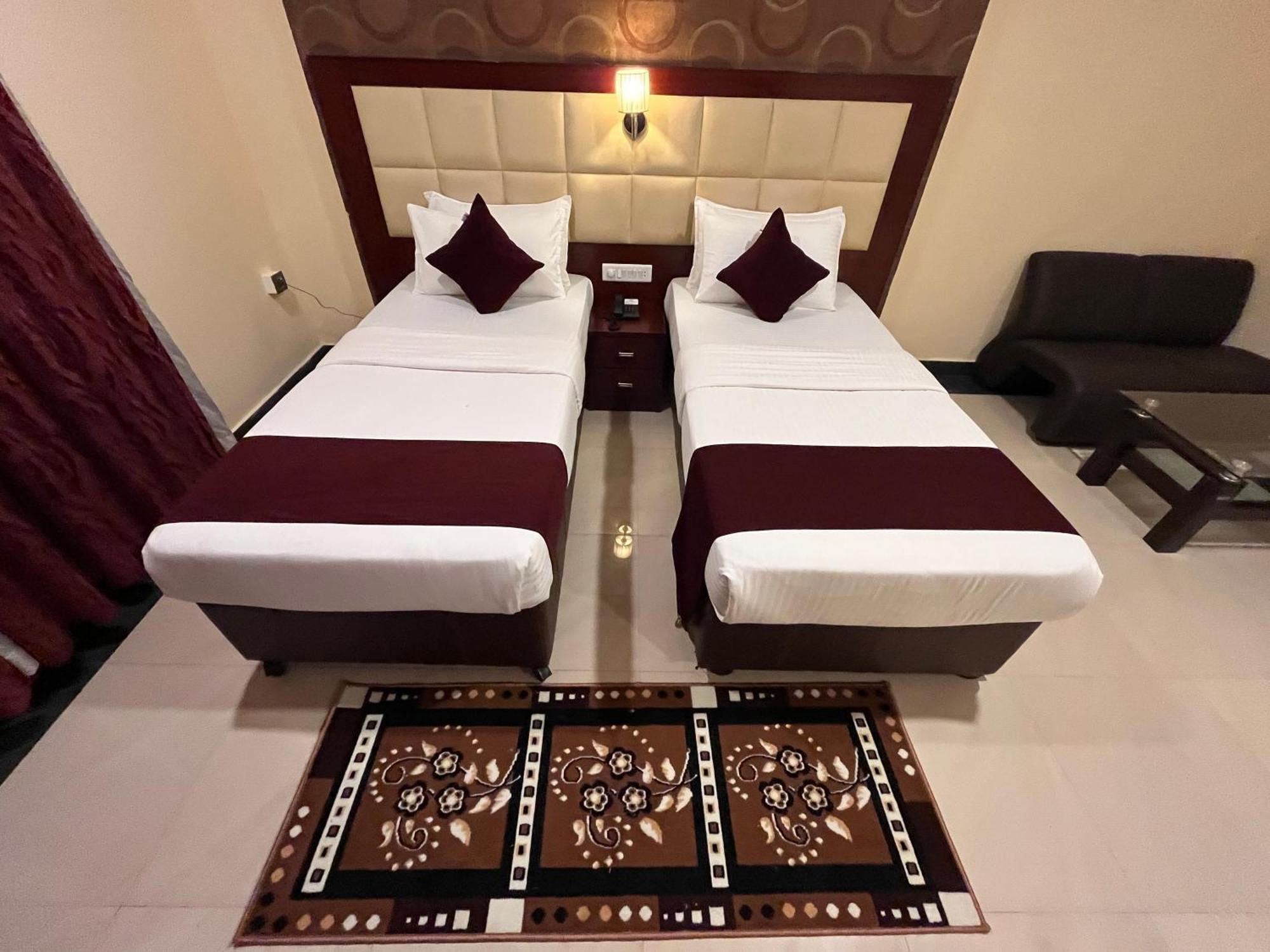 Ananya Comfortss Hospet Buitenkant foto