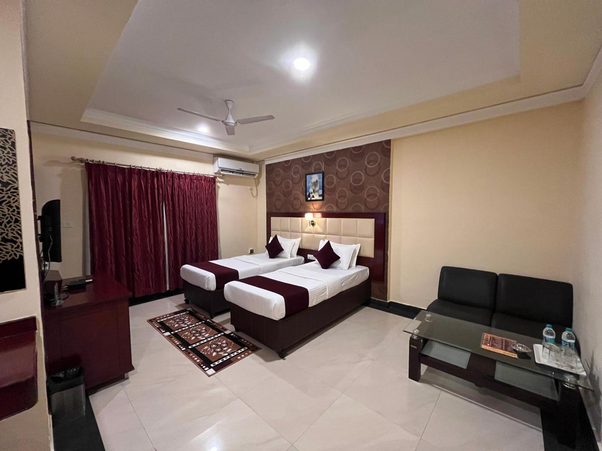 Ananya Comfortss Hospet Buitenkant foto