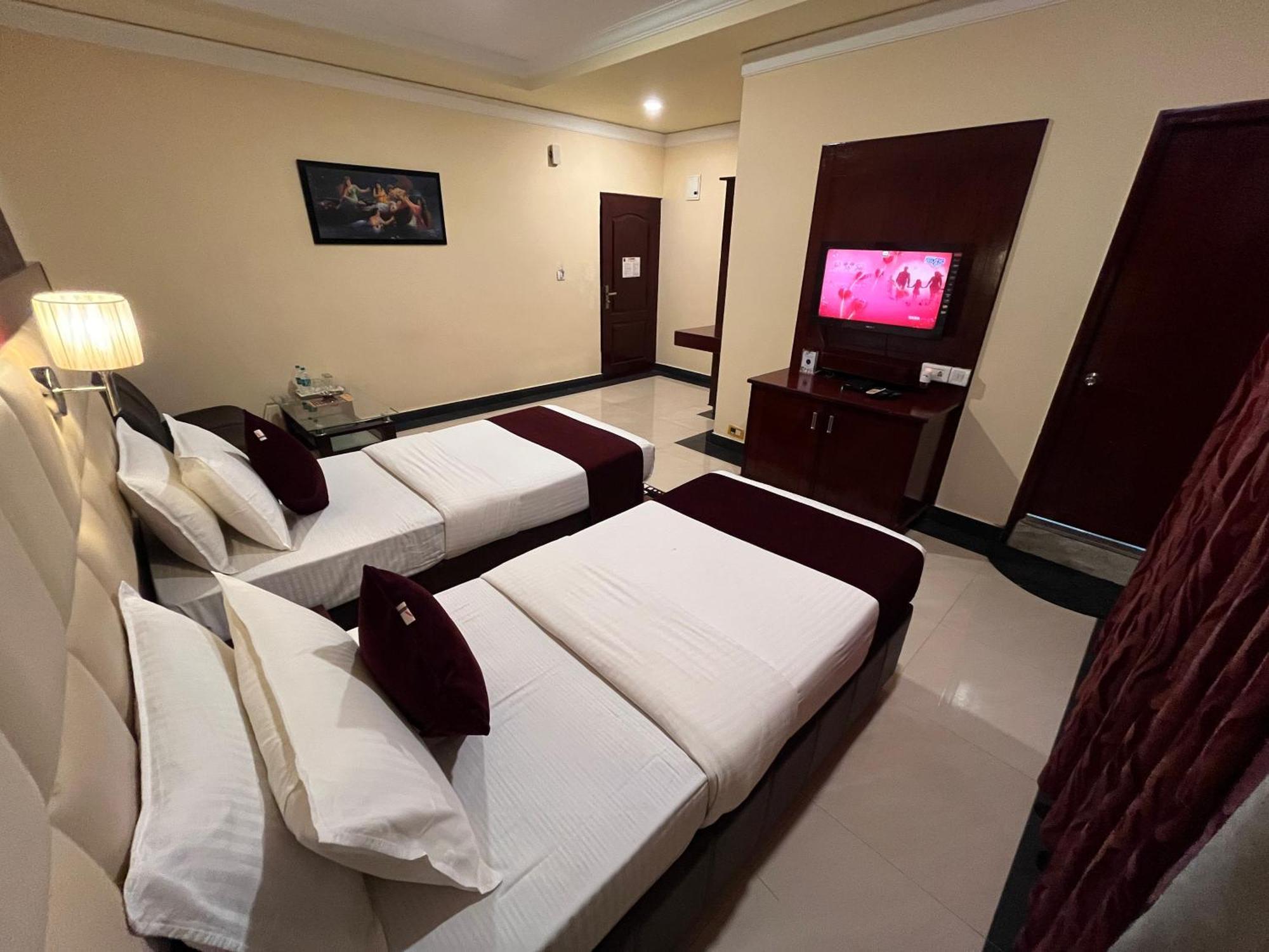 Ananya Comfortss Hospet Buitenkant foto