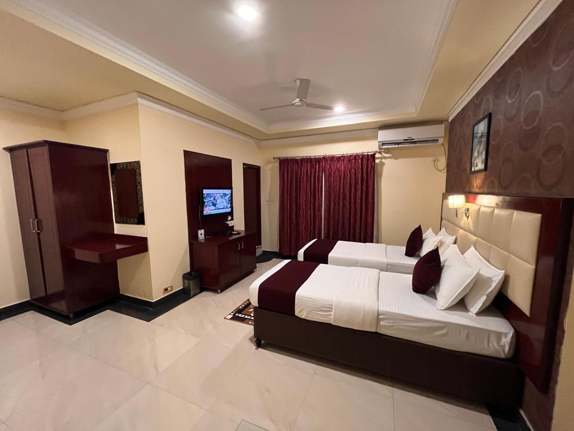 Ananya Comfortss Hospet Buitenkant foto